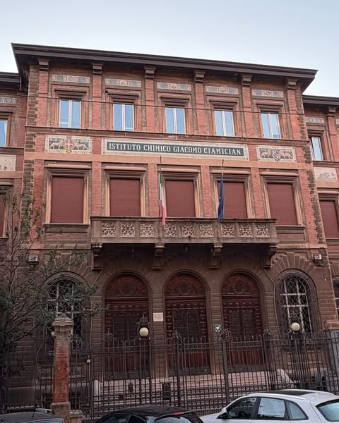 Departamento de Química da Universidade de Bolonha, na Itália, referência na área de pesquisas químicas e científicas.