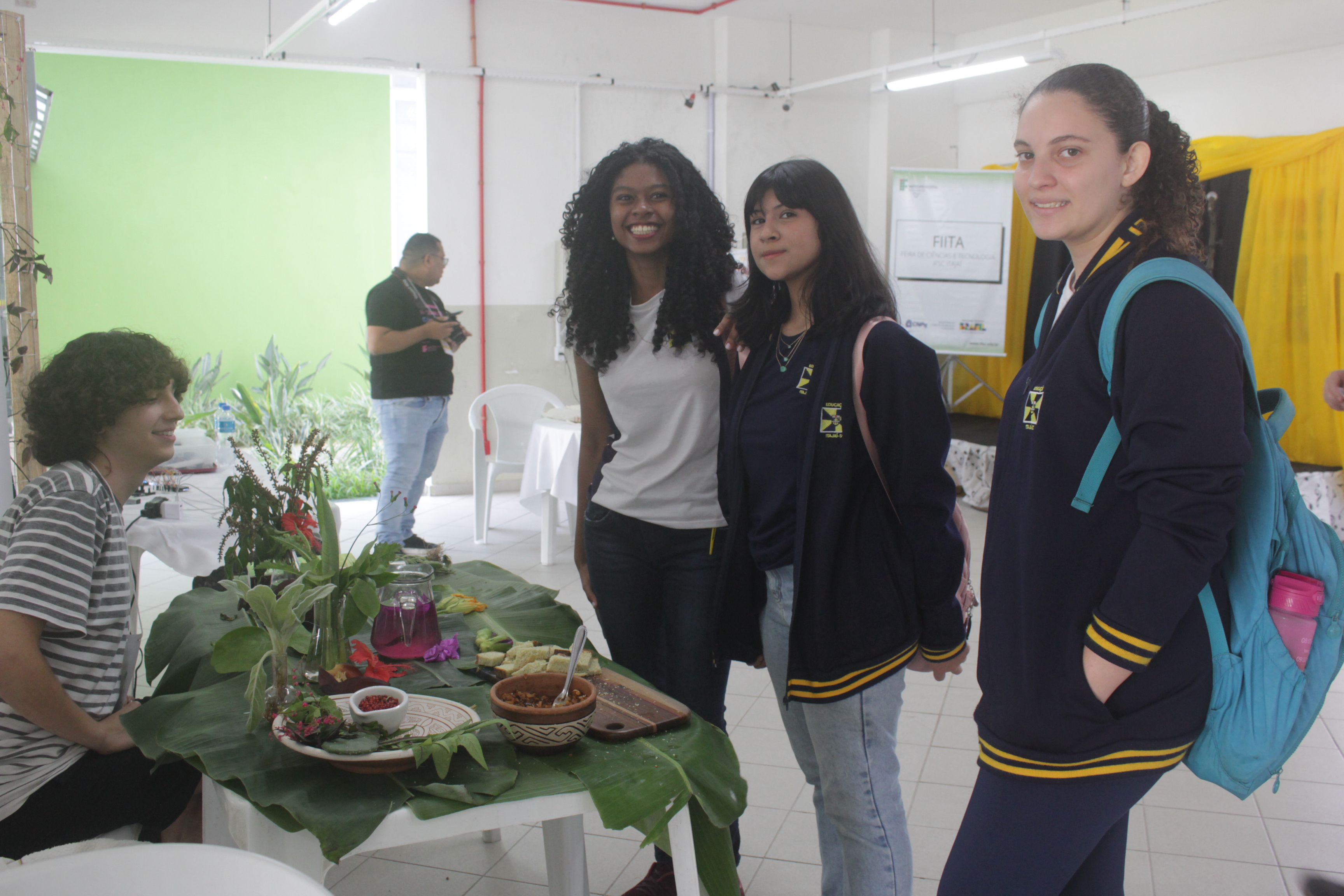 Lilian (esquerda) e Vitória (direita) já se inscreveram para o ensino médio do Câmpus Itajaí