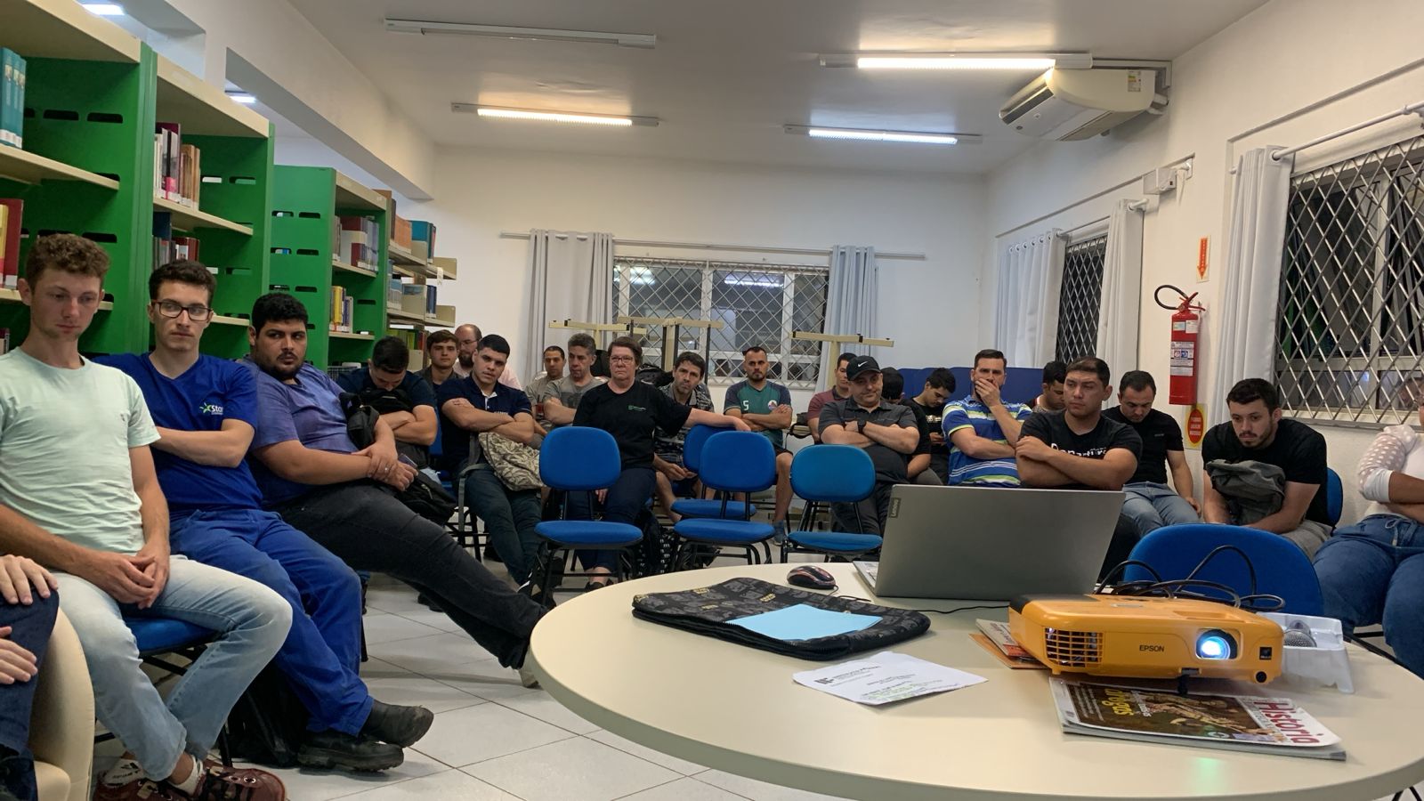 Cine debate na Biblioteca com os cursos noturnos, Técnicos em Mecânica e Eletromecânica