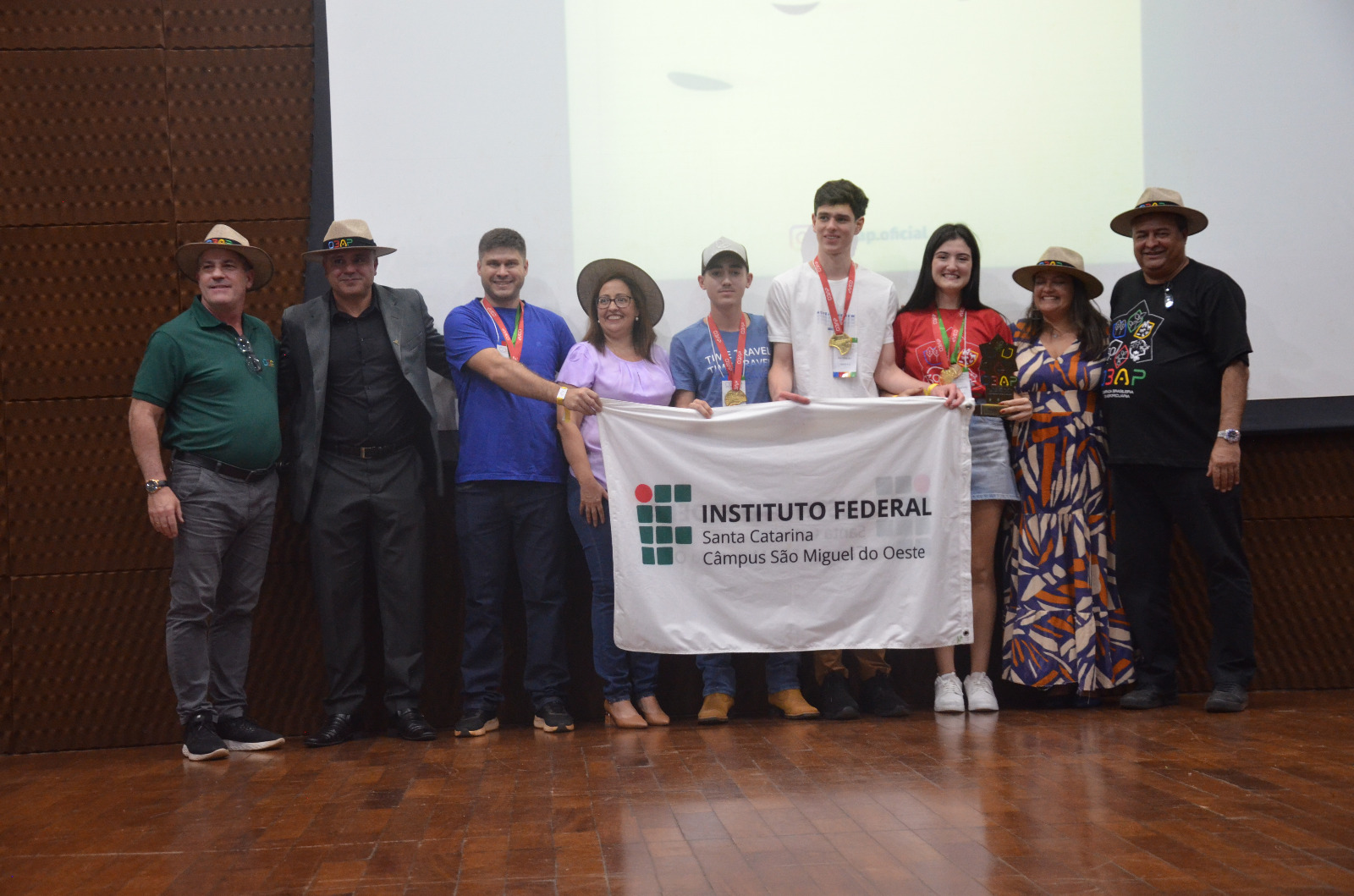 Equipe do Técnico em Agropecuária Integrado ao Ensino Médio, do Câmpus São Miguel do Oeste do IFSC, levou o ouro na Olimpíada Brasileira de Agropecuária (Obap), realizada de 19 a 22 de junho, em Barretos (SP). 