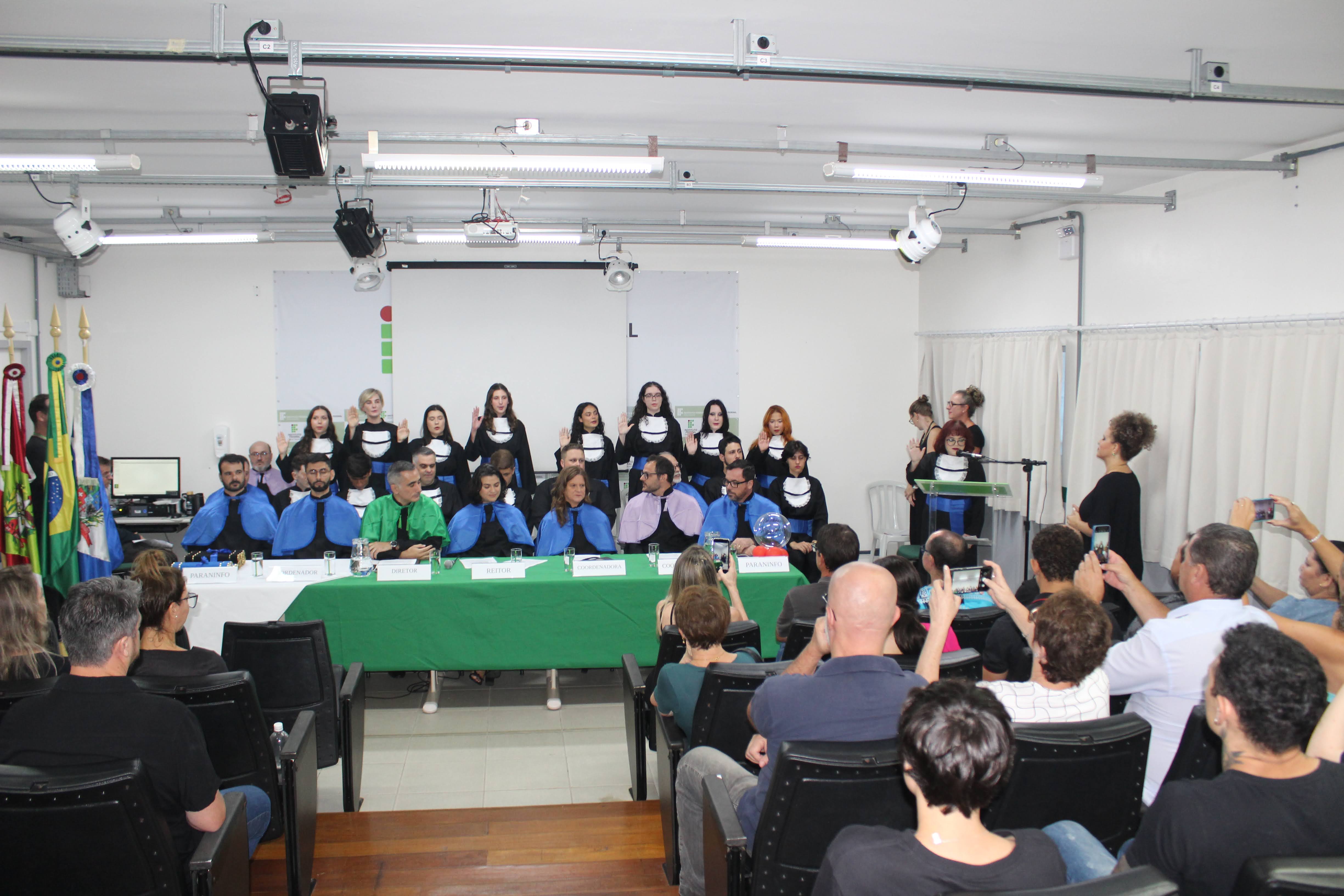Momento do juramento do curso técnico em Teatro