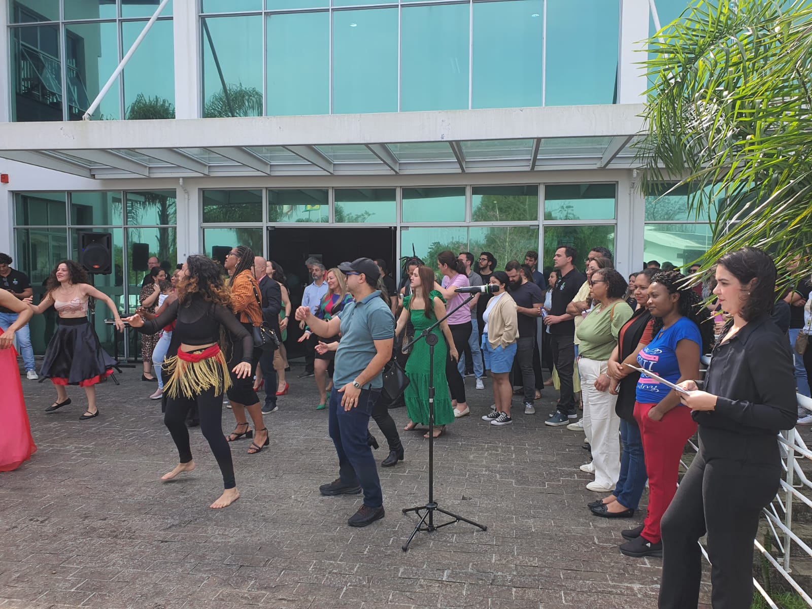 Banda Cores de Aidê, formada exclusivamente por mulheres, fez apresentação na abertura do evento de aniversário