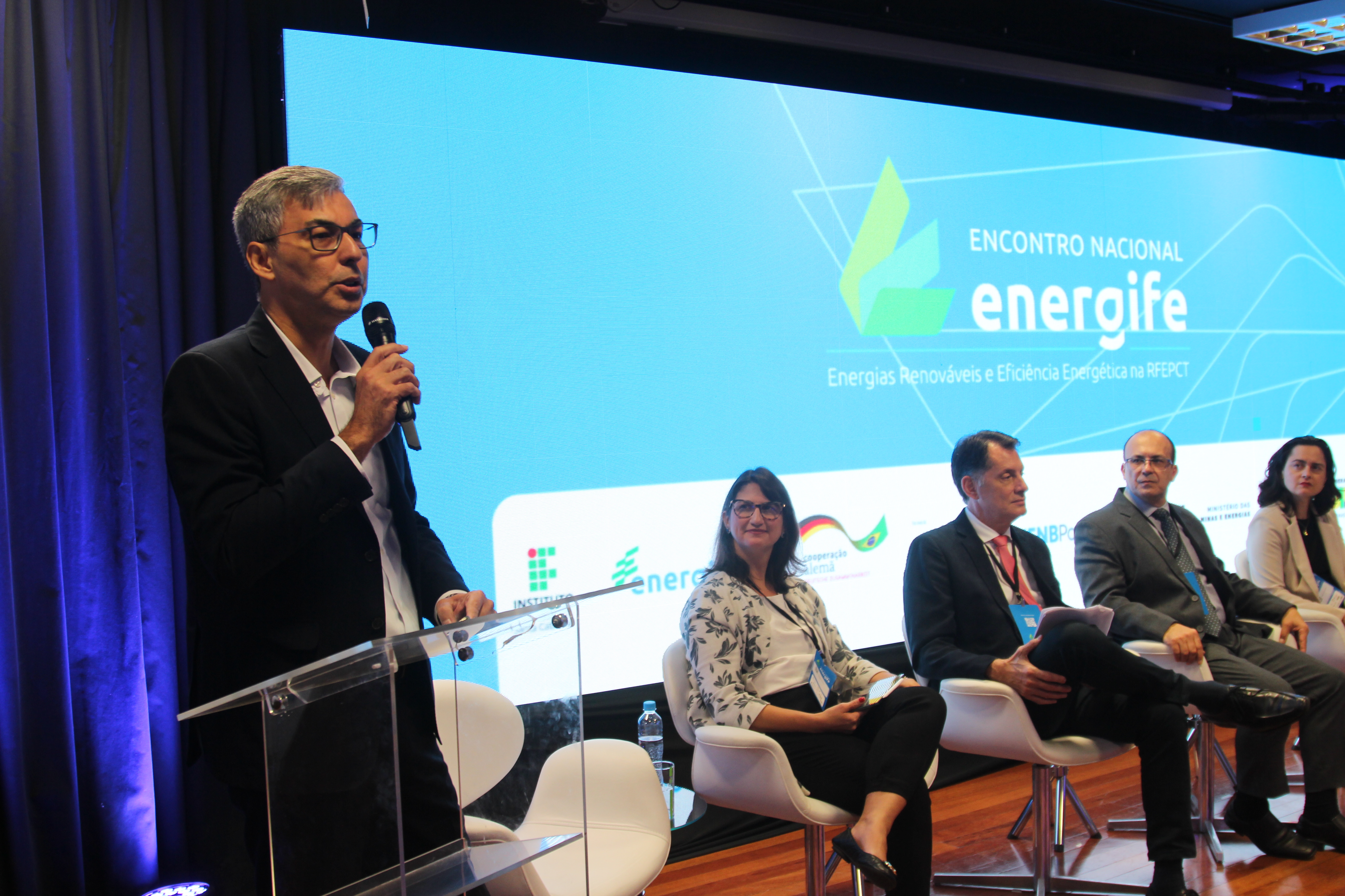 O diretor de Articulação e Fortalecimento da Educação Profissional e Tecnológica da Setec/MEC, Claudio Alex Jorge da Rocha,  anunciou que o EnergIFE deve contar com uma linha específico dentro do programa Mulheres Mil