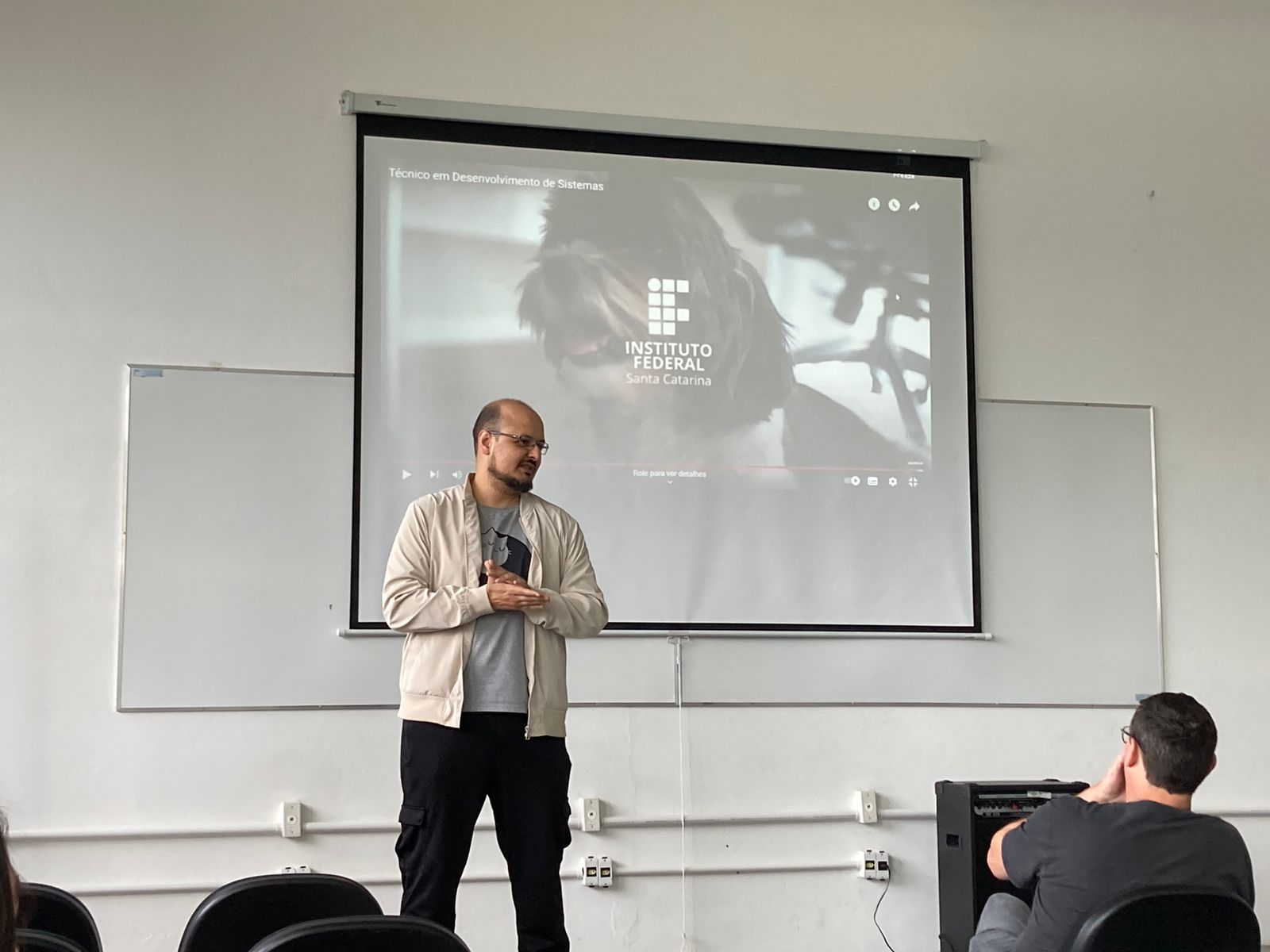 Estudantes do IFSC Centro conheceram projetos e cursos oferecidos no IFSC Rau.