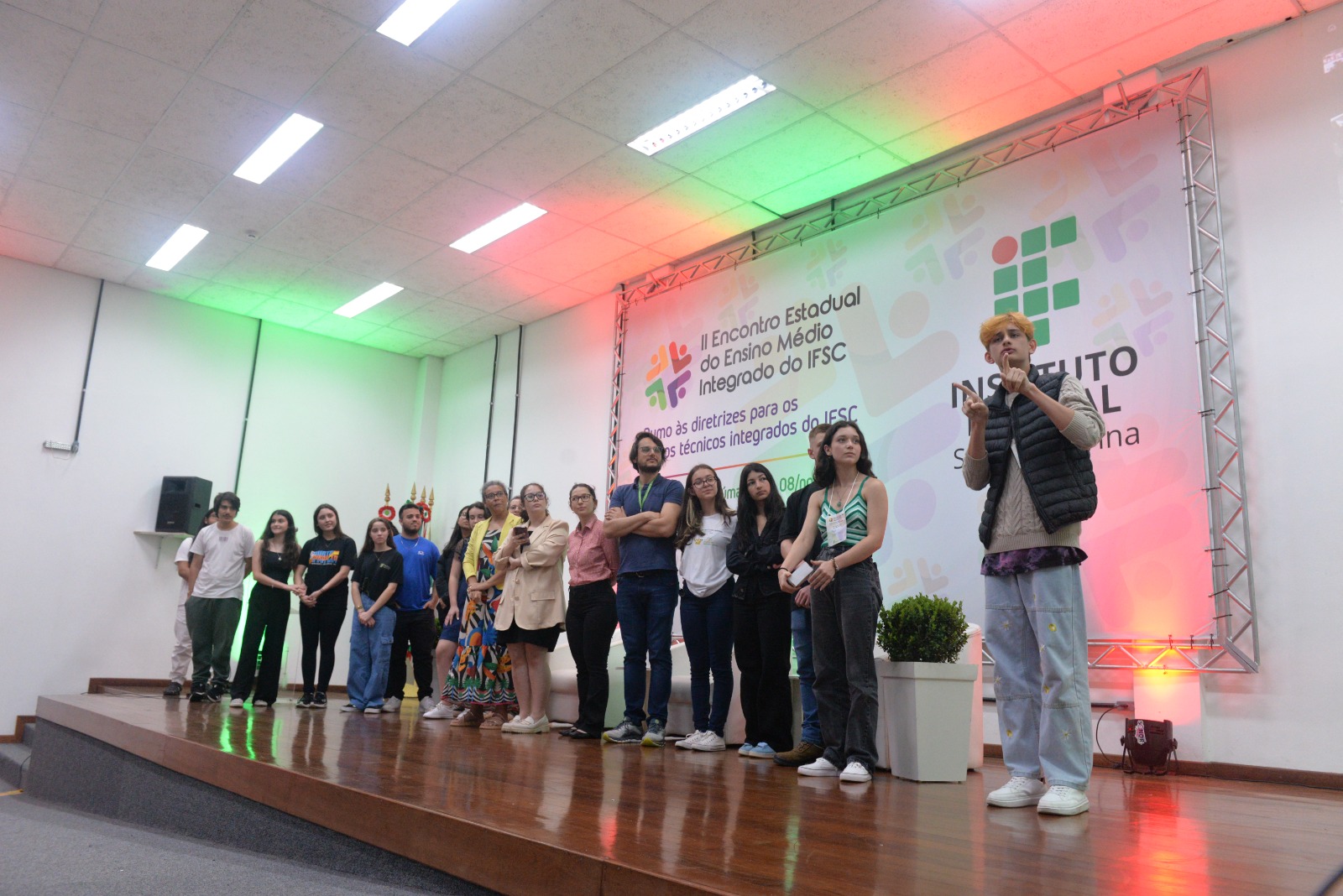 Estudantes apresentam resultado dos debates