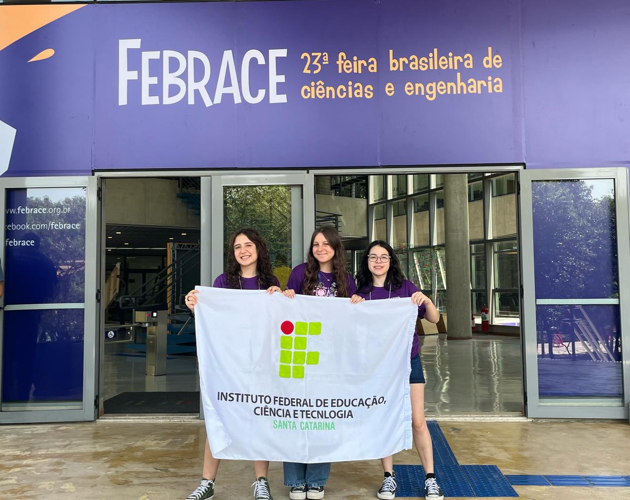 Karoline, Milena e Vitória na Febrace