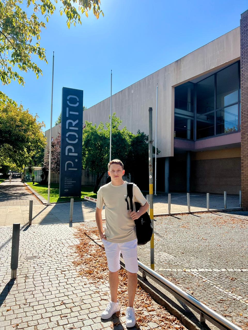 O estudante de Engenharia Mecânica do Câmpus Xanxerê do IFSC, Tiago Pradella, iniciou no mês de setembro também um Mestrado em Gestão Industrial, em Portugal