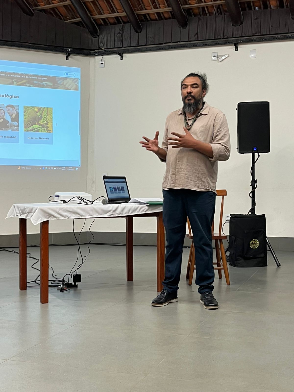 Rodas de conversas devem congregar estudantes, professores, pessoas em situação de vulnerabilidade socioeconômica, lideranças comunitárias, assistentes sociais, associações e sindicatos. Foto: Divulgação