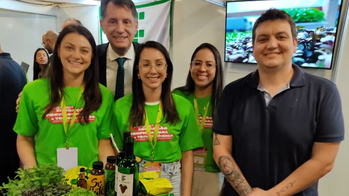 Projeto do Câmpus Canoinhas no estande do IFSC na Semana Nacional de EPT