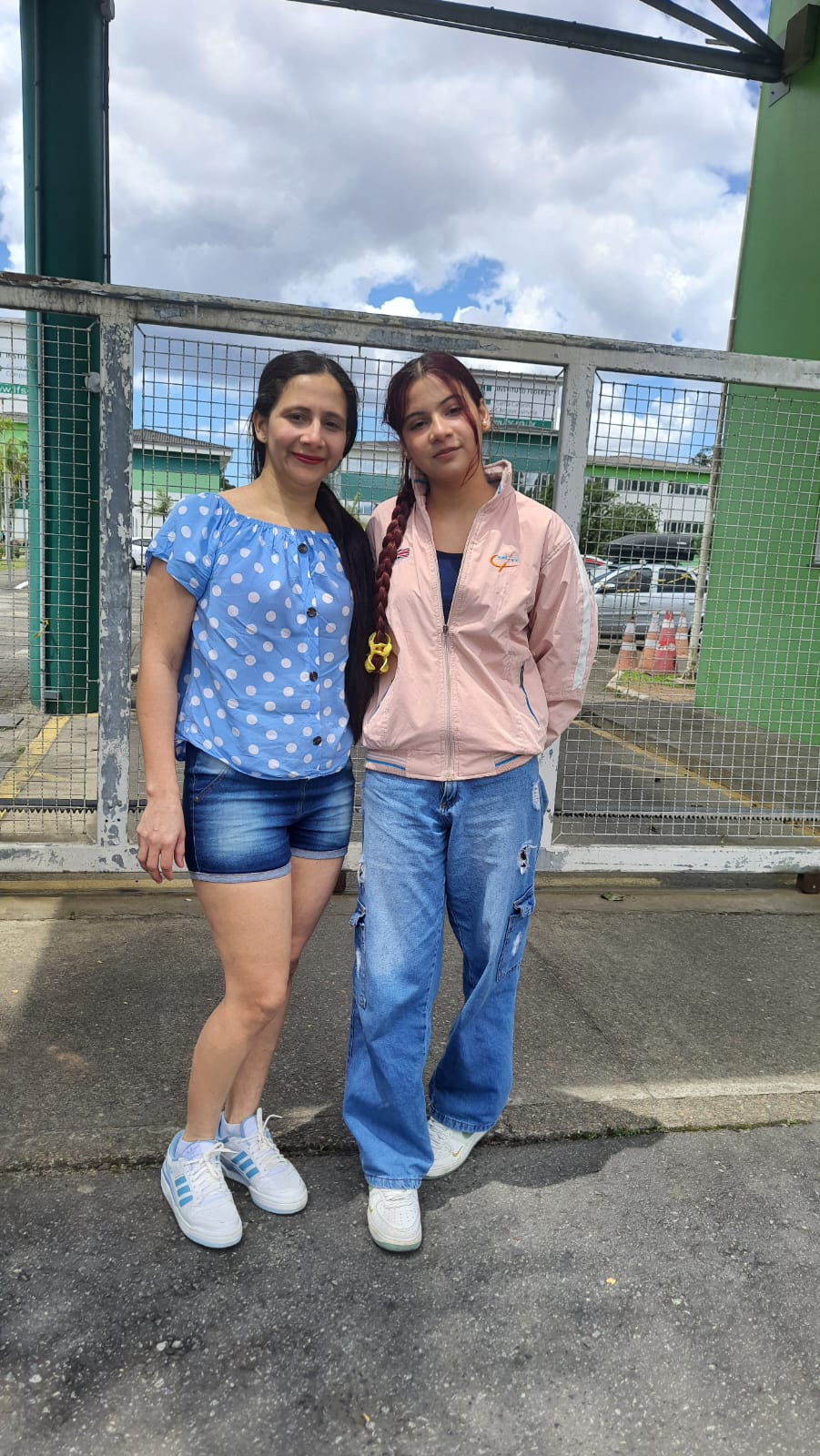 Jhonailys del Valle Figueroa veio acompanhada da mãe para fazer o exame e disputar uma vaga no curso técnico integrado em Eletroeletrônica.