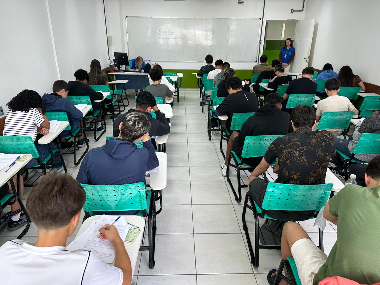 Cerca de 6,8 mil candidatos fizeram o exame de classificação do IFSC neste domingo (19)