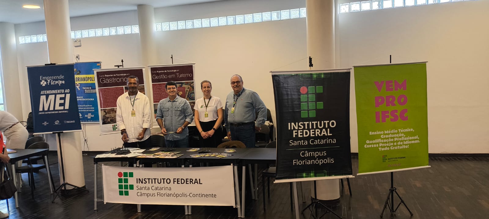 Servidores de dois câmpus e da reitoria representaram o IFSC no evento