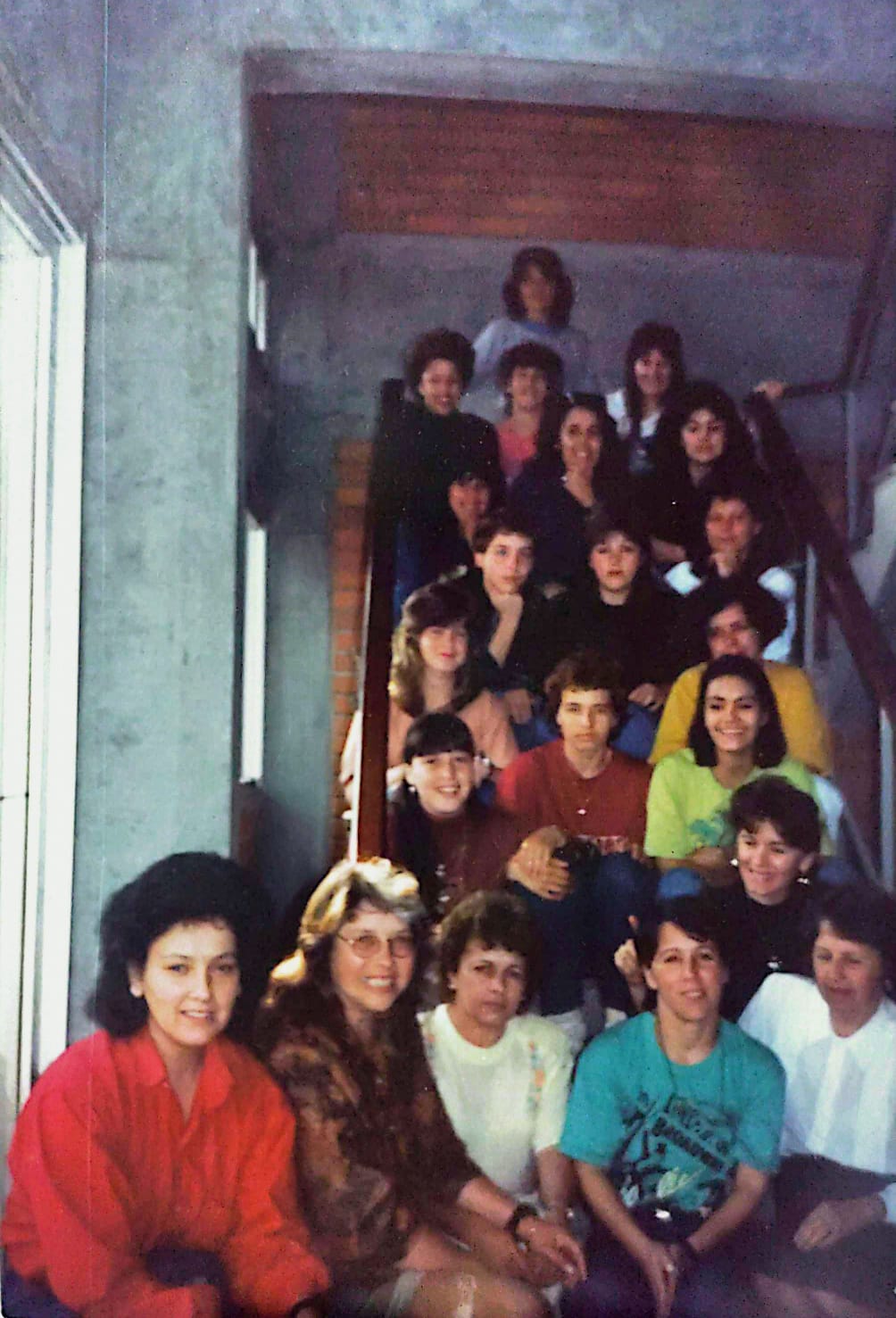 Formatura da turma do curso de telefonista que Izabel (no canto inferior esquerdo) concluiu aos 26 anos, sem ter o ensino fundamental completo. A partir dali, nunca mais parou de estudar. Foto: Acervo pessoal
