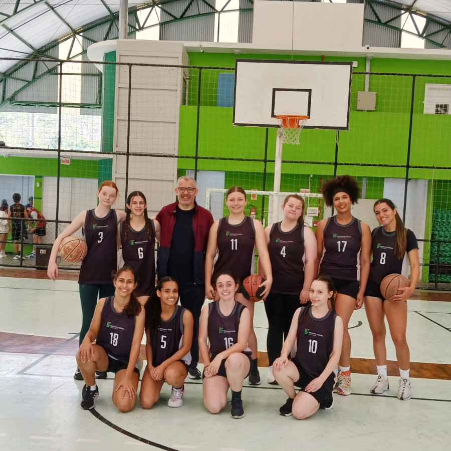 Equipe feminina de basquete de Jaraguá do Sul apresentou boa evolução durante as partidas.