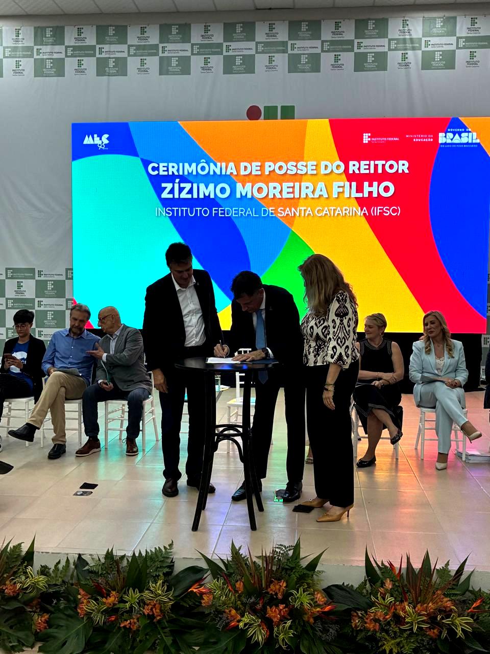 Semana começou com cerimônia de posse do reitor Zízimo Moreira Filho, com presença do ministro da Educação, Camilo Santana