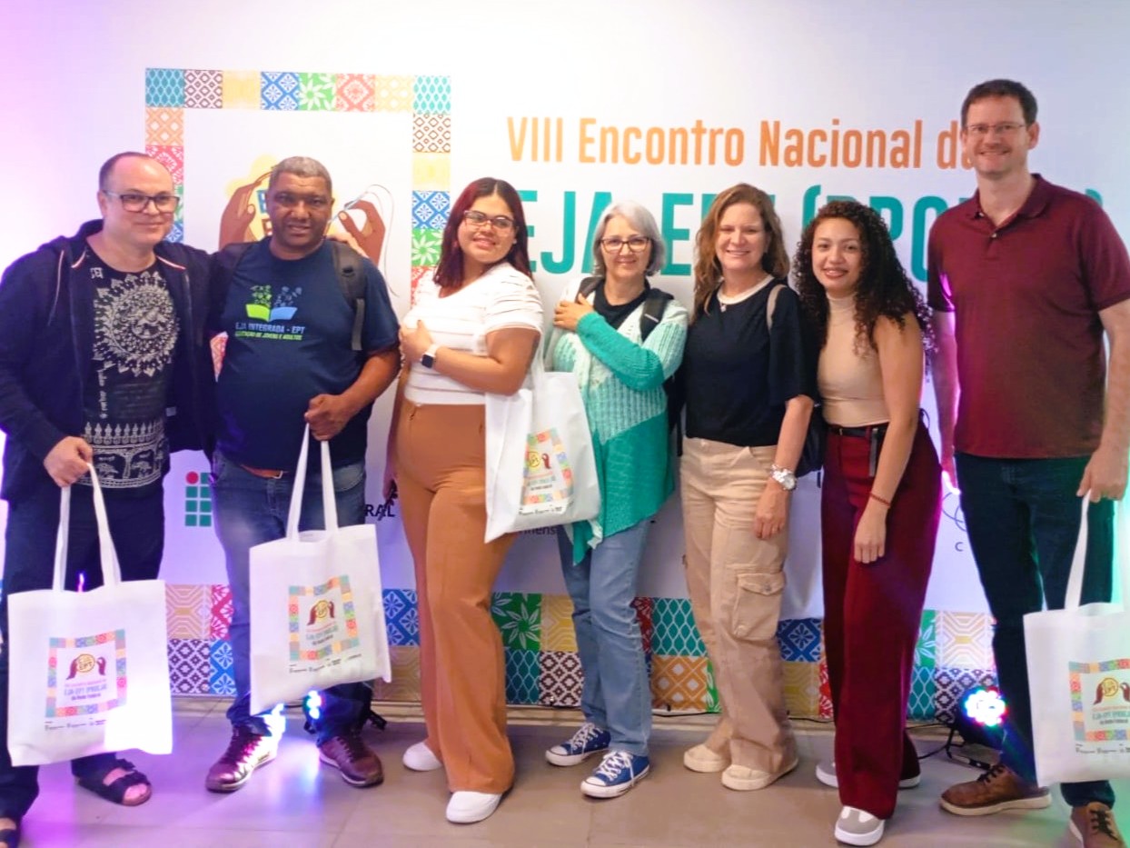Alunos e professores do Câmpus Joinville no Encontro da EJA-EPT