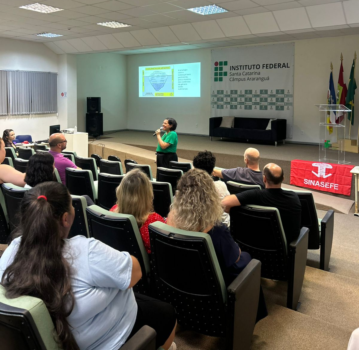 Atividades incluíram palestras e oficinas