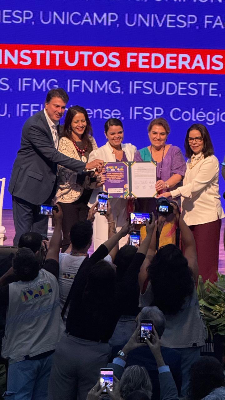 Evento teve assinatura  de um protocolo de proteção às mulheres nas instituições federais de ensino