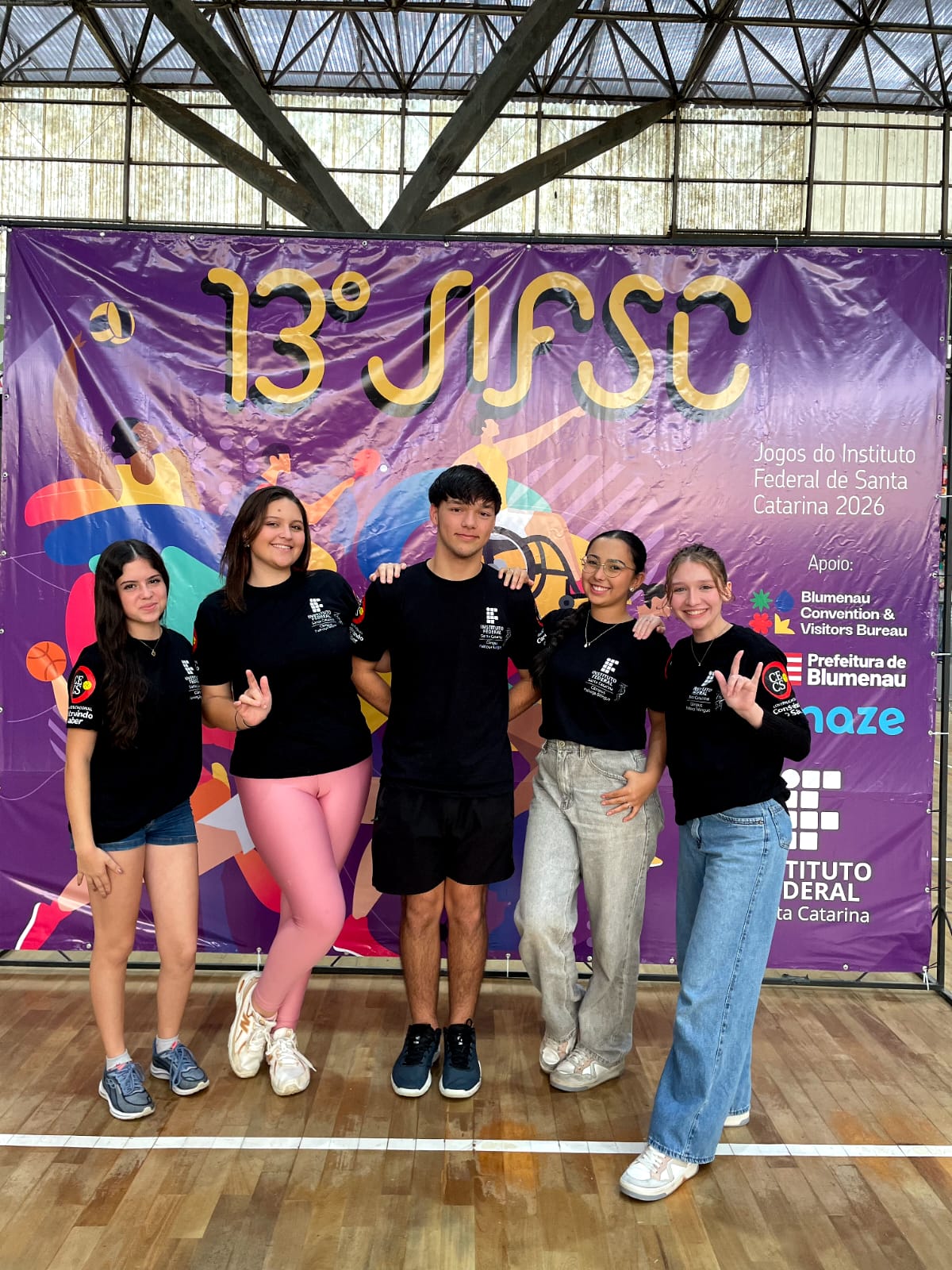Equipe de apoio linguístico em Libras