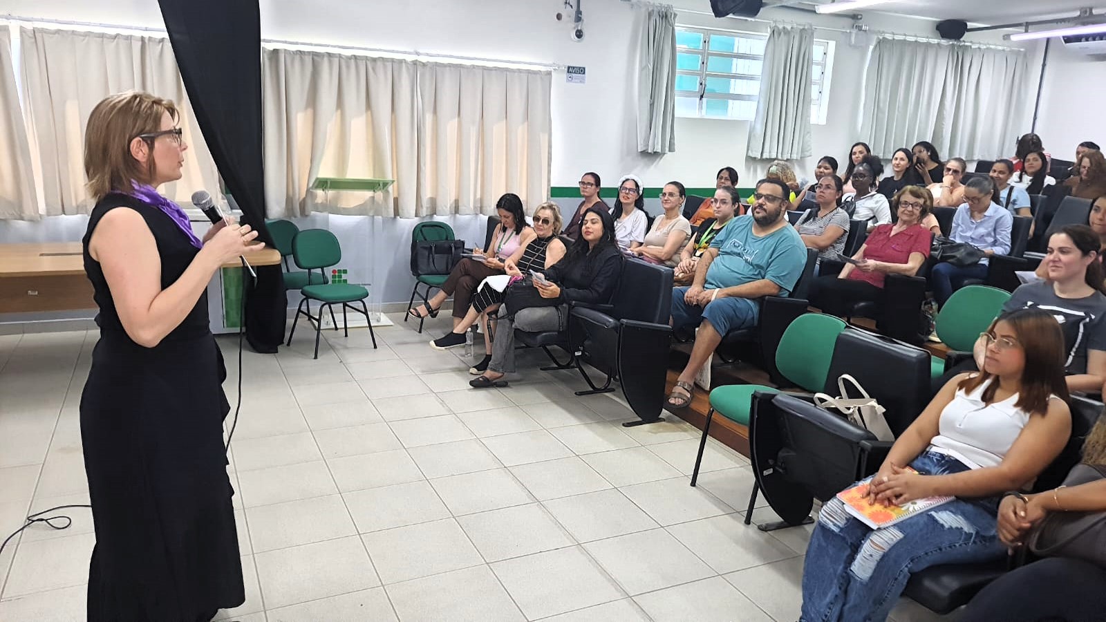 Palestra sobre aspectos jurídicos da violência contra as mulheres