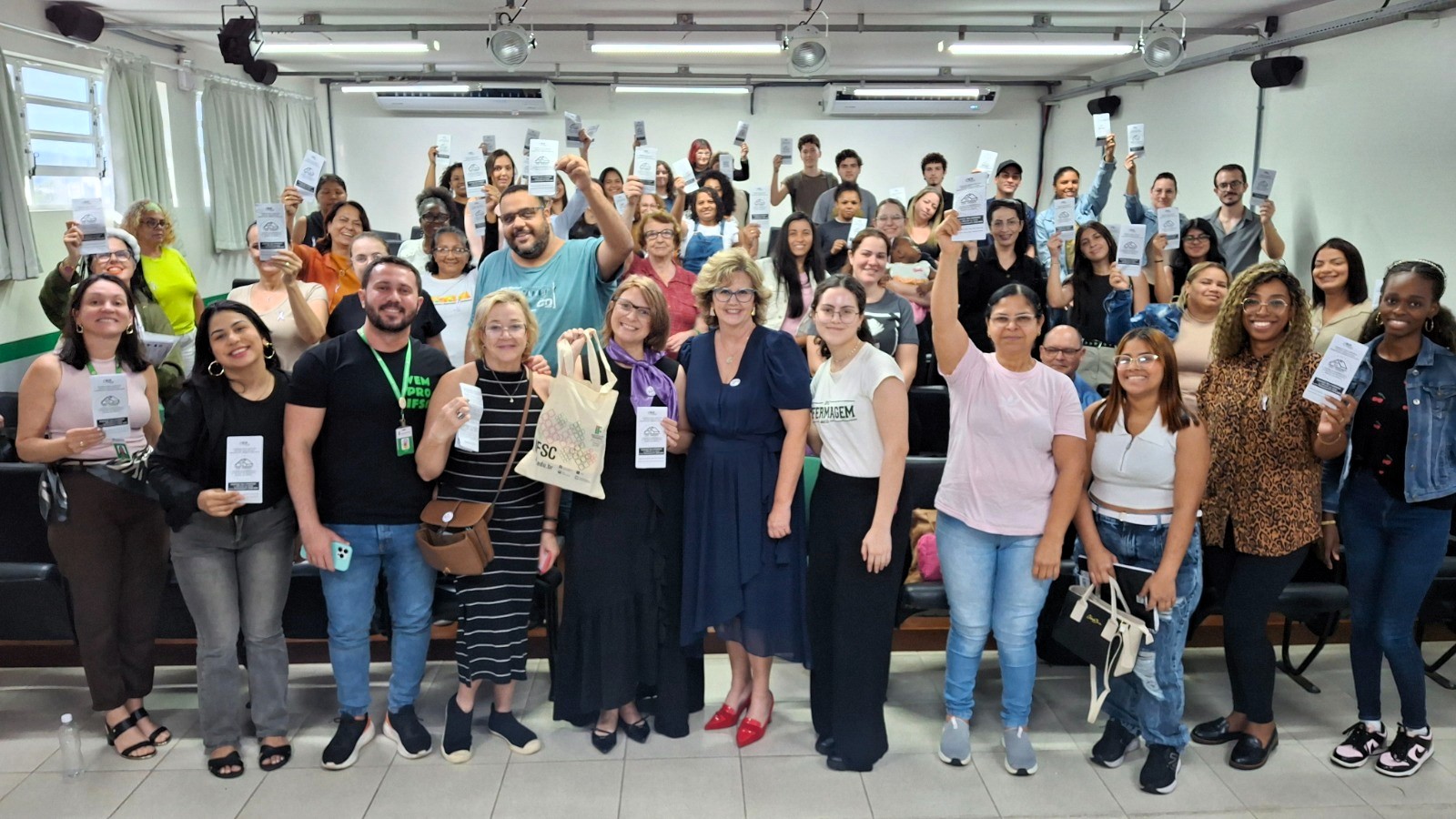 Trabalho coletivo contra a violência de gênero