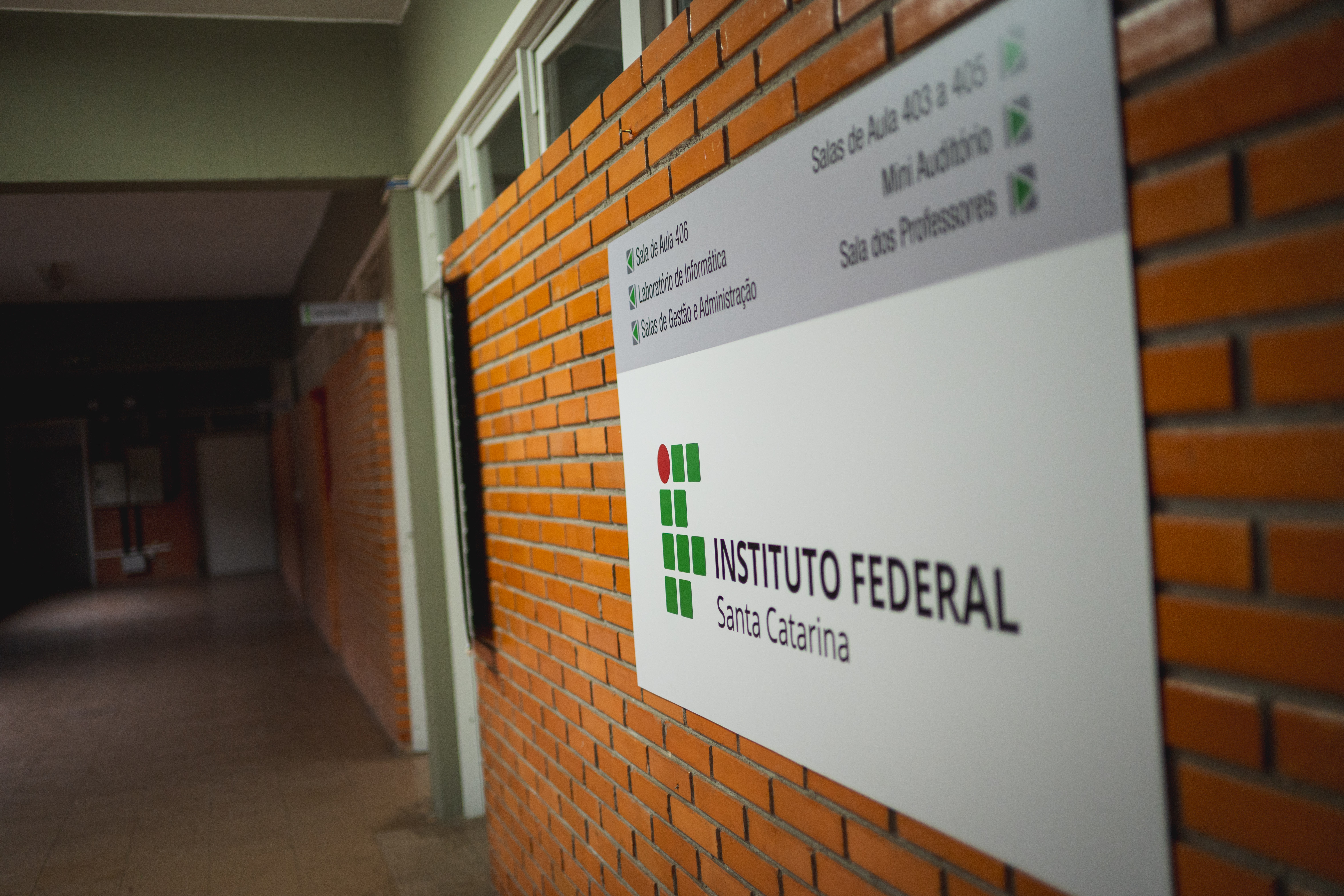 Local já conta com sinalização do IFSC, com espaço para sala de aulas, miniauditório, laboratório de informática e salas administrativas