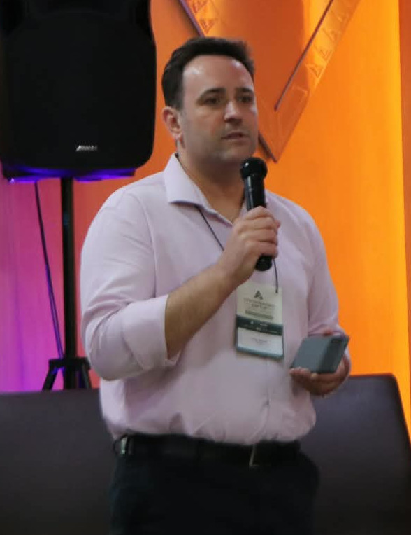 Tiago Savi Mondo apresentou pesquisa de seu pós-doutorado e foi reeleito diretor administrativo-financeiro da Anptur
