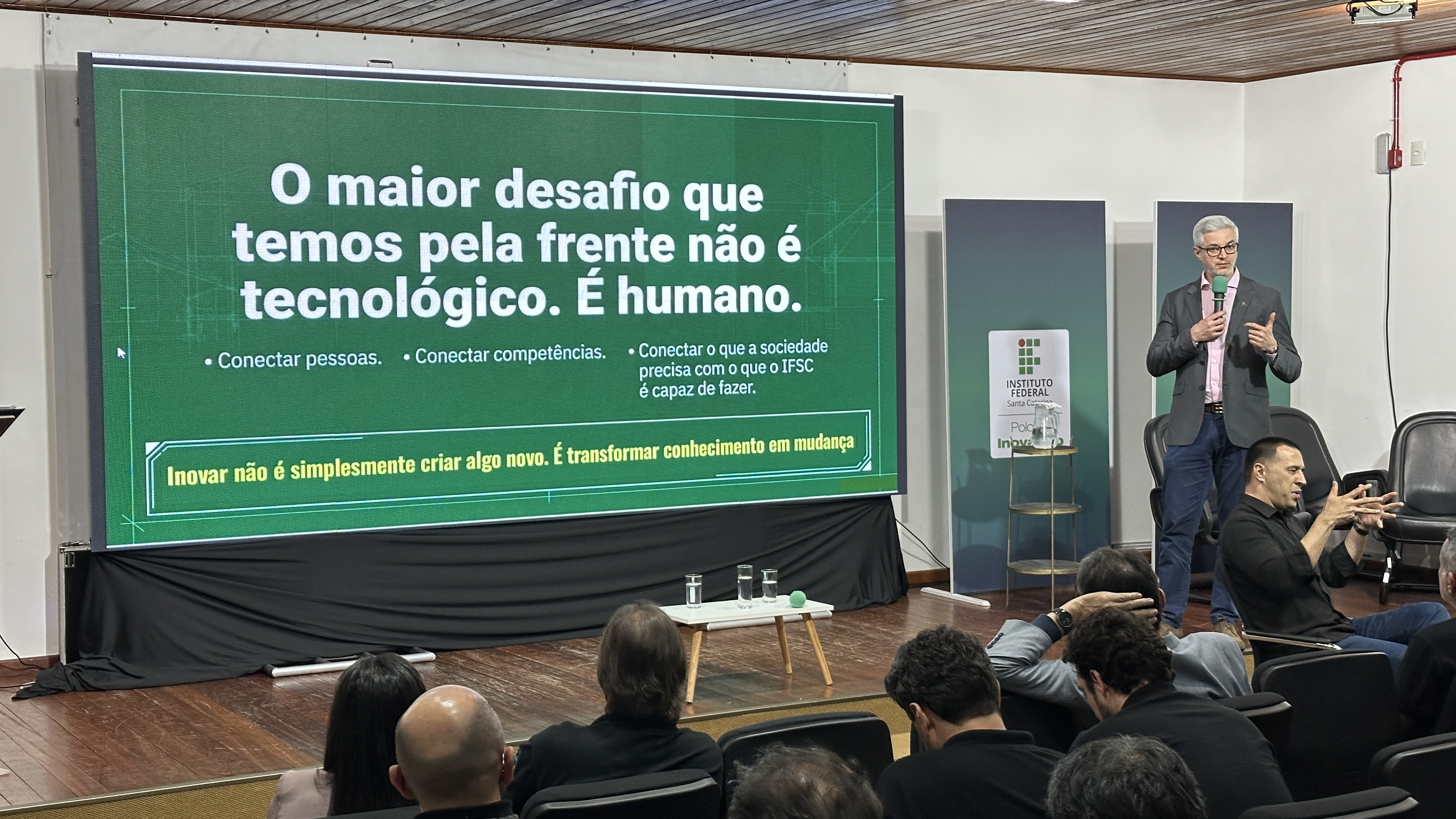 O pró-reitor de Pesquisa, Pós-Graduação e Inovação do IFSC, Tiago Semprebom, abordou desafios e perspectivas para a inovação na instituição.