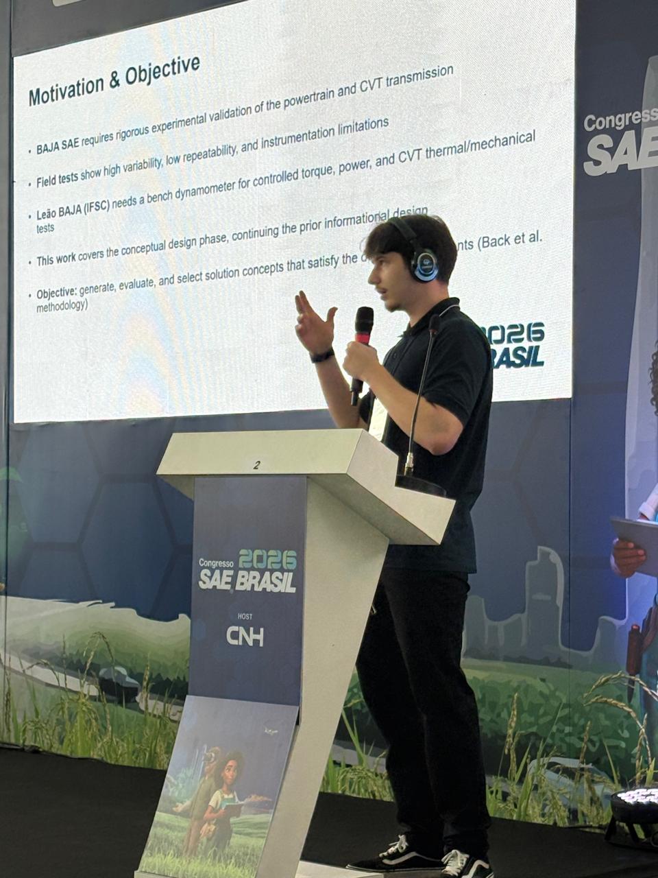 Apenas os trabalhos mais bem pontuados, como o apresentado pelo estudante Hugo Daniel Schneider Borges, são selecionados para a categoria de apresentação oral no Congresso SAE Brasil.