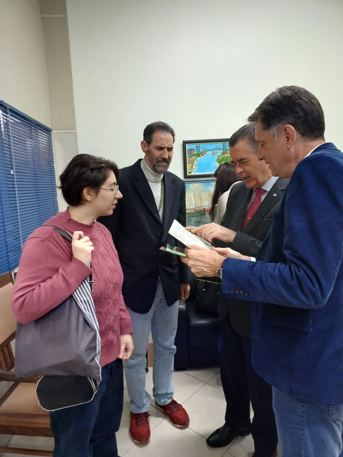 Giovanni Tenti, acompanhado do maestro Irineu Melo, visitou a Direção do Câmpus, na última sexta-feira (28)